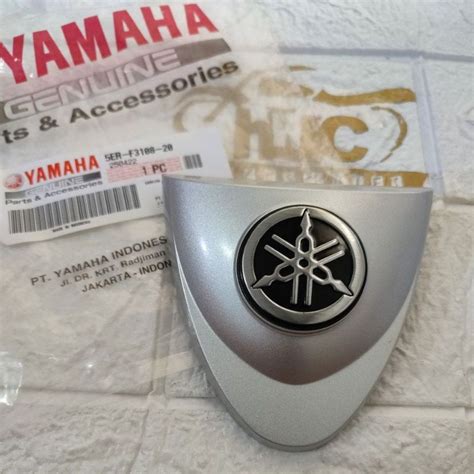 Jual EMBLEM LOGO SILVER PANEL DEPAN DASI VEGA R FIZ FIZR FIZ R ORIGINAL