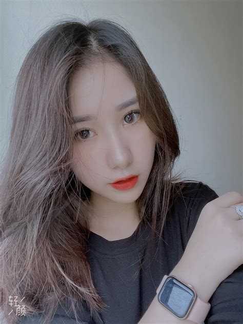 Cận cảnh nhan sắc cô nàng hot girl Việt siêu vòng một đang được CĐM ca tụng tranh nhau nhận