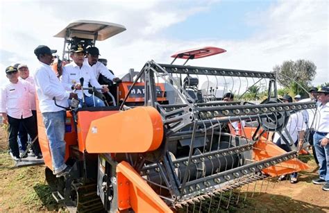 Bupati Karo Dampingi Pj Gubernur Sumut Tanam Cabai Dan Serahkan Bantuan