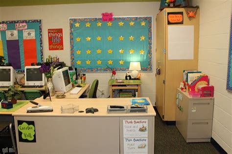 I Like Her Desk Setup Classroom Desk Autism Classroom First Grade