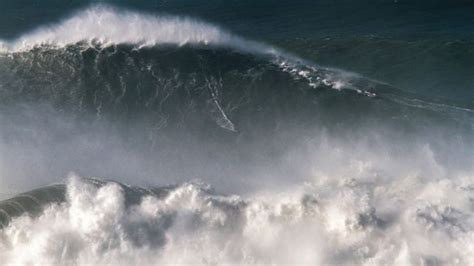 WORLD RECORD Brazilian Surfer Rodrigo Koxa Sets Record For Biggest