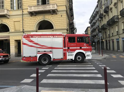 Forte Vento A Torino Chiamate Ai Vigili Del Fuoco Il Torinese