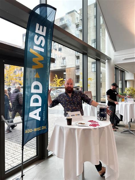 how to add a picture to a picture 6