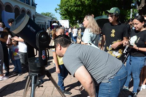 Familias sinaloenses disfrutan del gran espectáculo del eclipse solar