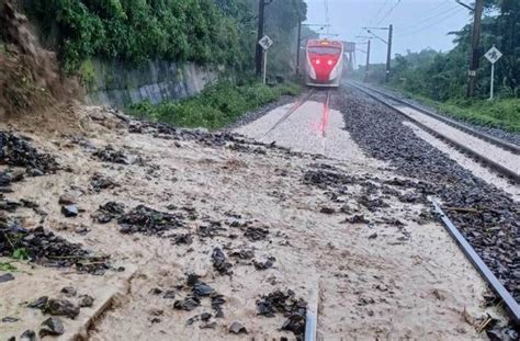 土石流淹沒鐵軌列車緊急停駛 台鐵龜山 大里間單線通車 生活 中時