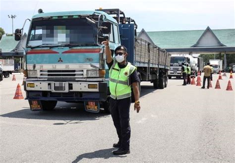 Tahun Baharu Cina Larangan Pemanduan Kenderaan Barangan Selama Empat