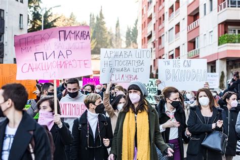 U Severnoj Makedoniji protest žena protiv onlajn seksualnog