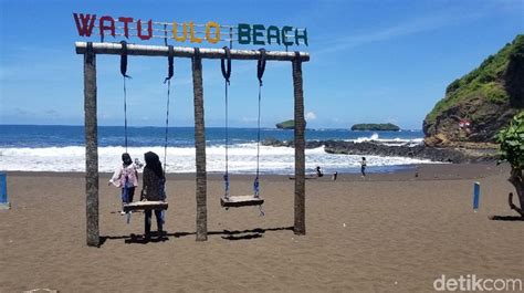 Daya Tarik Destinasi Wisata Favorit Pantai Watu Ulo Jember Topwisata