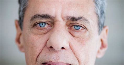 ACONTECE Chico Buarque divulga nova data de lançamento do CD e o DVD