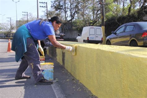 Ribeirão Pires realiza pintura de mureta na avenida Humberto de Campos