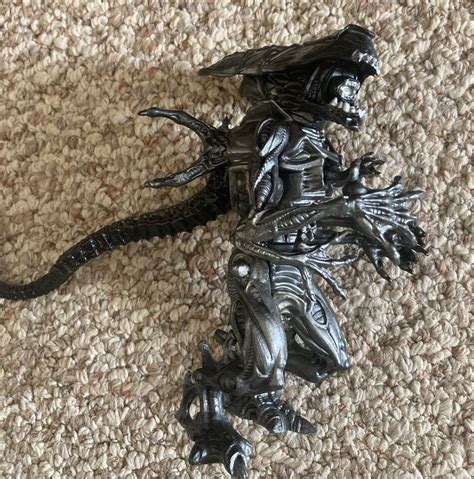 6 Inch 1992 Kenner ALIENS Deluxe Xenomorph Queen Alien Action Figure