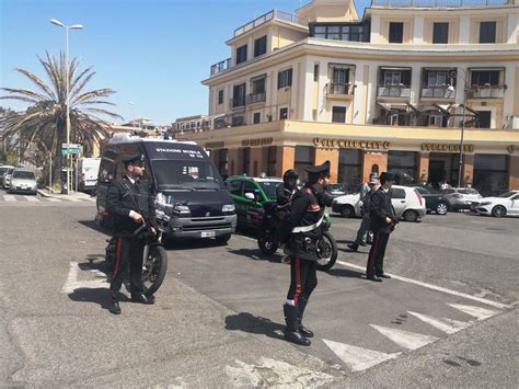 Ostia Minaccia Di Morte La Compagna Le Punta Un Coltello Alla Gola E