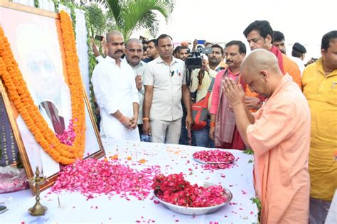 पूर्व ब्लॉक प्रमुख आनंद शाही के पिता को सीएम योगी आदित्यनाथ ने दी श्रद्धांजलि Ndtv24