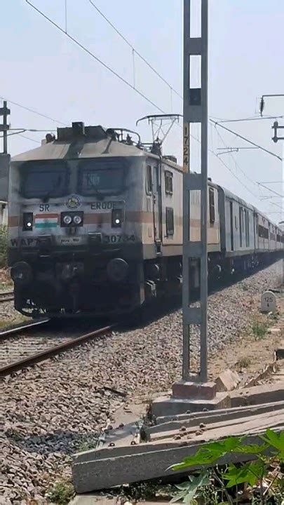 Karnataka Sampark Kranti Express Via Kacheguda With Ed Wap7 Youtube