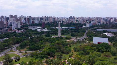 V Deo De Arquivo Premium Recuo Do Obelisco Do Ibirapuera Cercado Por