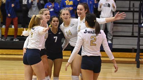 Wisconsin Eau Claire Sweeps Calvin To Win 2021 Diii Womens Volleyball