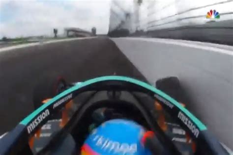 Indy Alonso Falnak Ment A Mclarennel Befarolt A Boxba Braking