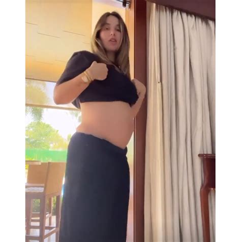 Foto Para Mim Essa Barriga Est Enorme Eu Sento Me D Falta De Ar