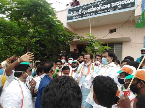 Hyderabad Congress Protests Against Inflated Electricity Bills Fuel Price Hike Gallery