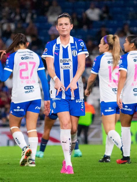 Con hat trick de Merel Van Dongen Rayadas goleó a Cruz Azul que se