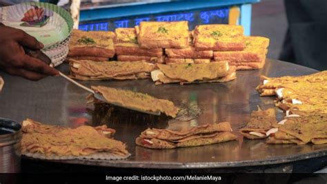 Street Foods Of India From Goli Bhaje To Dhuska 9 Lesser Known Street