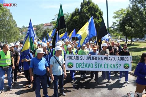 Uo I Pregovora O Novom Kolektivnom Ugovoru S Vladom Fbih Dva Sindikata