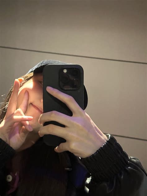 On Twitter Rt Nyrated Nayeons Mirror Selca