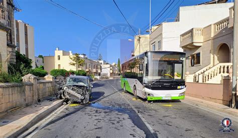 Raġel Isofri ġrieħi Gravi Wara Inċident Ma Karozza Tal Linja Fir Rabat