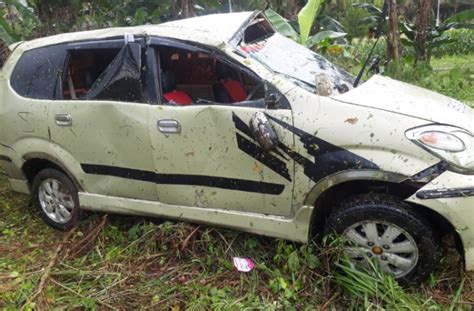 Melaju Kencang Saat Berkendara Mobil Pendeta Di Morotai Ini Jungkir