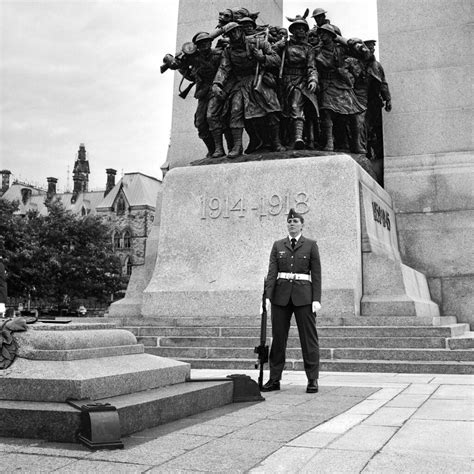 Canadian War Memorial And Tomb Of The Unknown Solider Flickr