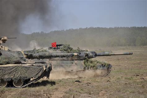 Leopard 2 Tank Vs Abrams