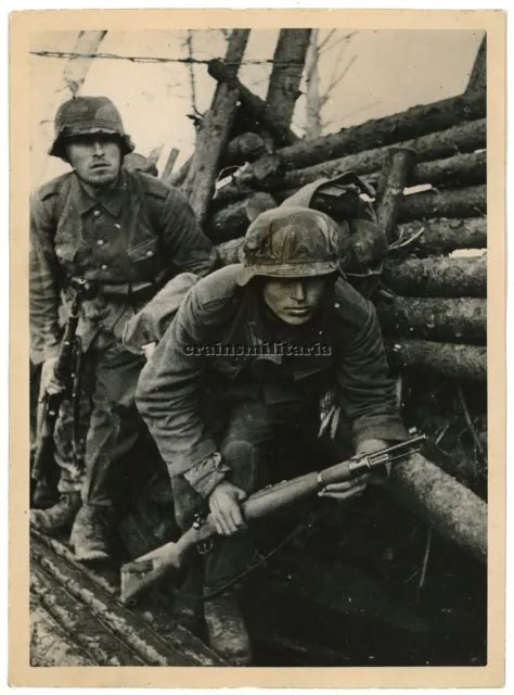 ORIG PRESSE FOTO Gebirgsjäger mit Tarnhelm fertig z Nahkampf Angriff