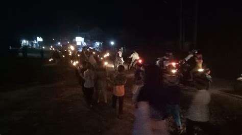 Masyarakat Desa Gedung Ram Pawai Takbir Obor Merayakan Idul Fitri 1439