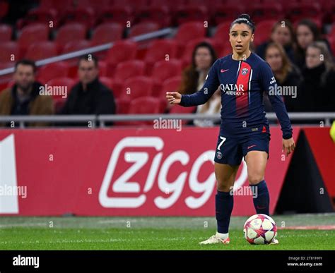 AMSTERDAM Sakina Karchaoui Del Paris Saint Germain Durante El Partido