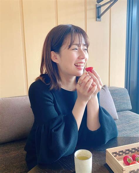 田中萌さんのインスタグラム写真 田中萌instagram「 1年中ずっといちごの季節ならいいのにな🥹 妹が撮ってくれました♡