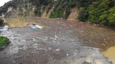 豪雨翌日の「亀山ダム」大量の流木、ダム放流 （千葉県君津市）2019年10月26日 Youtube