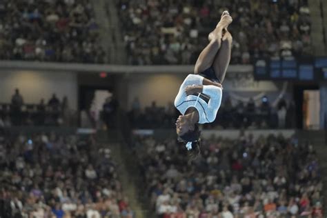 Simone Biles Wows On Vault While Surging To The Lead At The Us Gymnastics Championships