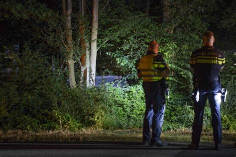 Automobilist Vliegt Uit De Bocht En Komt Op Zijn Kant In De Bossen Tot