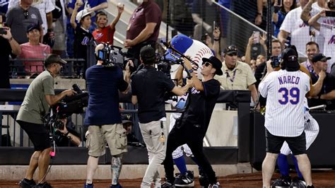 Mets: Timmy Trumpet playing Edwin Diaz's entrance song live was good