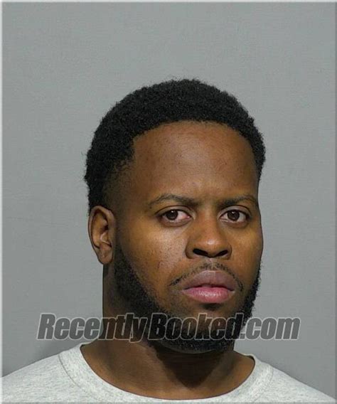 Recent Booking Mugshot For Tony Evans In Milwaukee County Wisconsin