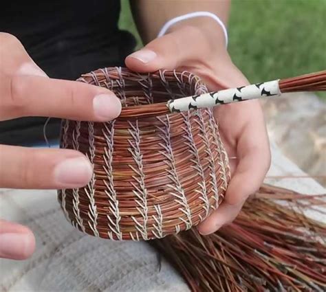 How To Make A Basket With Pine Needles