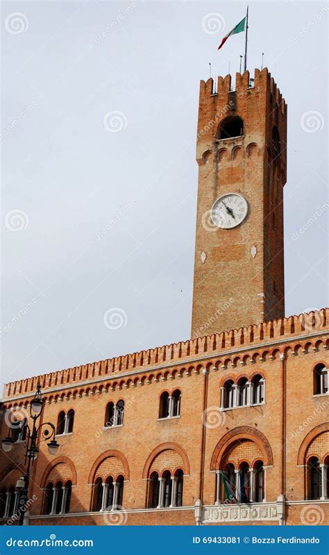 El Podesta Y La Torre C Vica En Treviso En V Neto Italia Imagen De