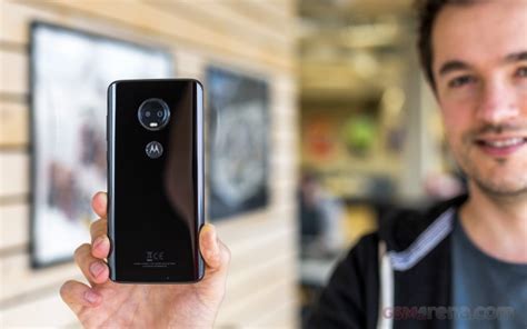 Motorola Moto G7 Review Design 360 Degree Spin