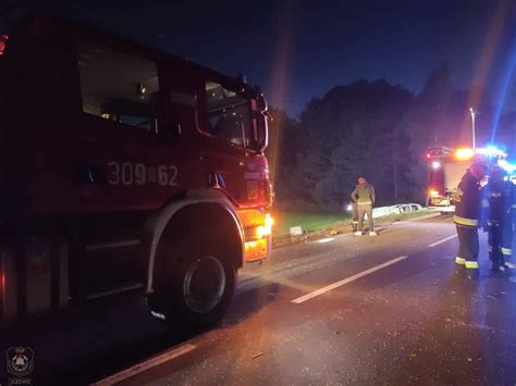 Wypadek Na Dk W Str Kowej G Rze Nietrze Wy Kierowca Busa Wjecha Do