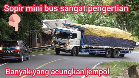 Truk Hino Muatan Berat Ambil Jalur Kana Habis Ditanjakan Kota Banjar