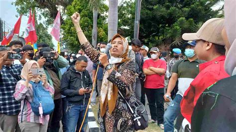 Demo Mahasiswa Kali Ini Ojol Dan Emak Emak Ikut Orasi