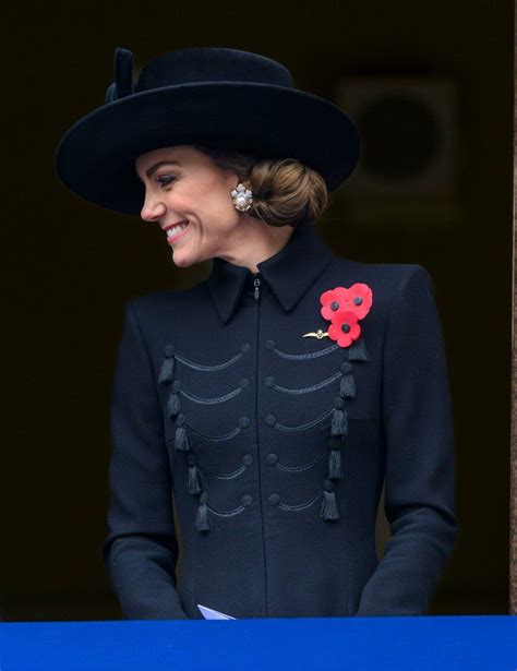 Kate Middleton Cuts A Solemn Figure At The Cenotaph Artofit