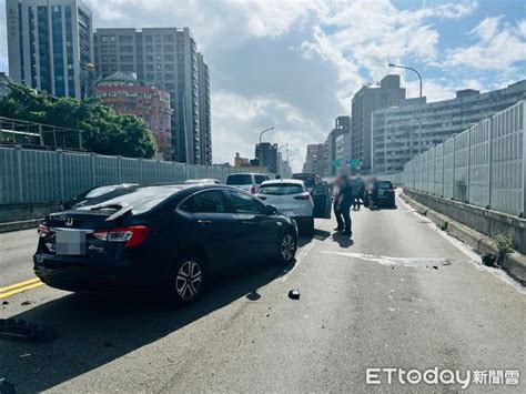 快訊／台北橋上逆向「害7車連環撞」！賓士男棄車帶女乘客跑了 Ettoday社會新聞 Ettoday新聞雲