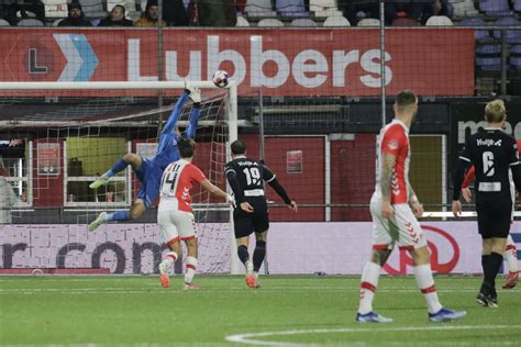 Kiek Op De Wedstried Fc Emmen Nac Breda Fc Emmen