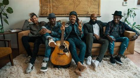 Concierto De Michael Franti Spearhead En Troutdale Mcmenamins